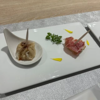 ウェルカムパーティーでの生ハムとしゅうまい