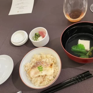 お吸い物、炊き込みご飯