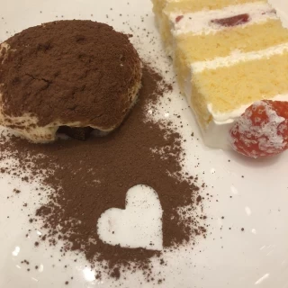 かわいらしいハートのあるデザート