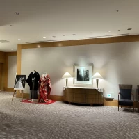 ドレスショップ付近