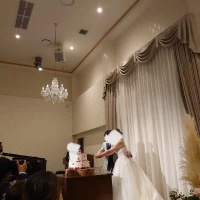 天井が高く、広々とした会場