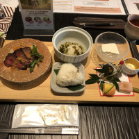 試食はローストビーフ、道明寺蒸し、純豆腐、鯛飯おにぎり等