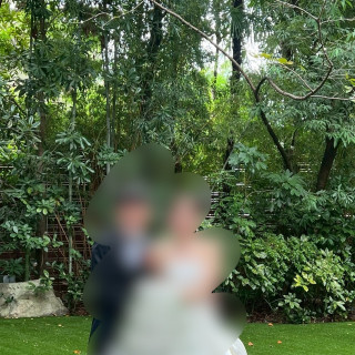 ガーデンにてウェディングケーキ入刀