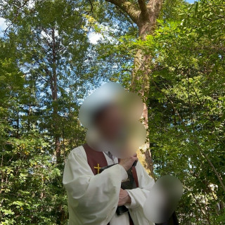 ガーデン挙式時の神父さん