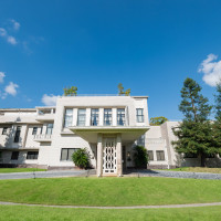 1番初めに目にする建物です。