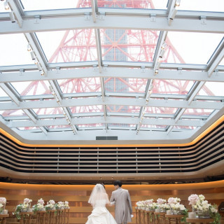 東京タワーを見上げられて晴れているとより絶景です。