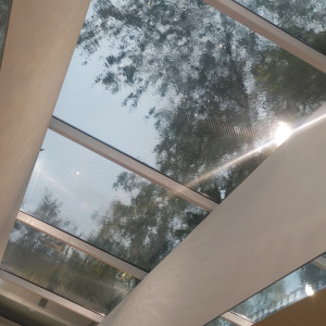天井は窓になっていて常時水が流れています|683027さんのヴィクトリアガーデン恵比寿迎賓館の写真(2009582)