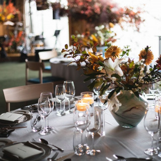 ゲストテーブル、会場の装花