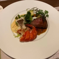 メインのお肉とエビ