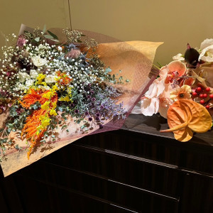 新郎から最後にもらった花束とブーケ|683350さんのラグナスイート名古屋 ホテル＆ウェディングの写真(1969134)