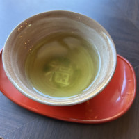 試食の際に提供されたお茶。中に（福）という文字。