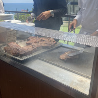 目の前で、お肉やサザエを焼いてくださりました！