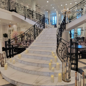 入口すぐに美しい階段。|683472さんのアプローズスクエア 名古屋迎賓館の写真(1980558)