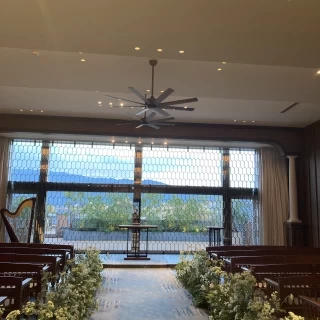 奥に見える景色の綺麗な挙式会場