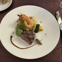 お肉料理です。