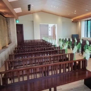自然光でさ明るい式場