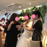 新婦中座では友人と退場しました。