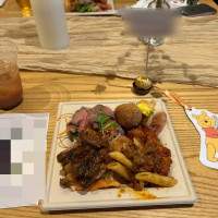 バイキング形式の料理