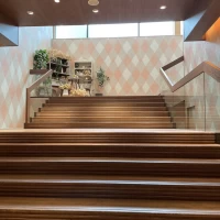 チャペルと披露宴会場をつなぐ階段。ここで集合写真が撮られる。