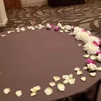 ウェディングケーキを置く袖机