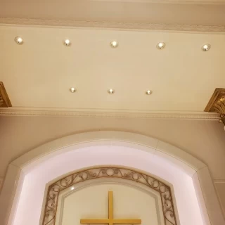 チャペルの上側の照明もシンプルでした