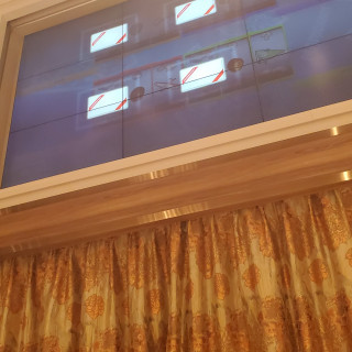 大きくて高いモニター