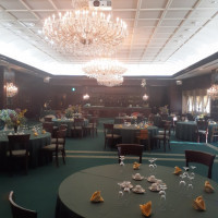 ゴージャスな雰囲気の披露宴会場