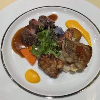 コース料理を試食しました。