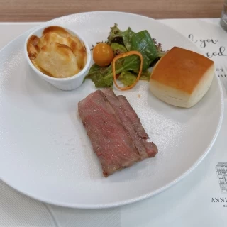 お肉です