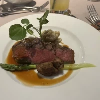 メインのステーキ