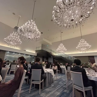 シャンデリアが豪華ですがスクリーンが見えづらい所があります