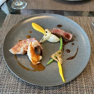オマール海老と自社ブランドのお肉