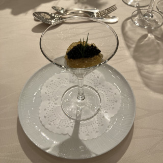 カリフラワーのムースリーヌキャビアを添えて