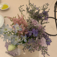 フラワービュッフェ
受付で好きな花を取ってきてテーブルへ