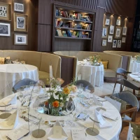 後ろ側のソファ席