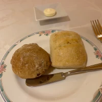 フォカッチャ
くるみといちじくのパン