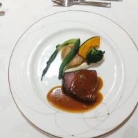 メイン肉料理
白わさびのソース
