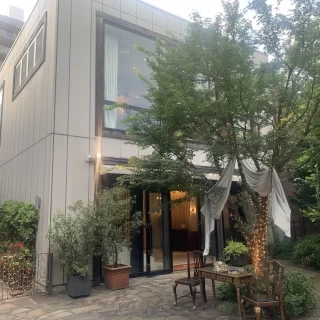 披露宴会場の建物です。
1階で受付、2階が披露宴場所です。
