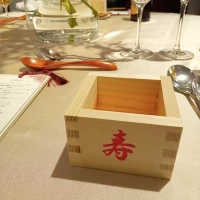 地酒を枡で乾杯