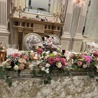 披露宴会場の高砂。