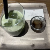 おもてなし。抹茶ラテとわらび餅