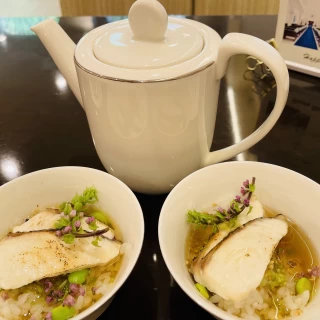 出汁が美味しいお茶漬け。珍しいなと思いました！
