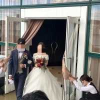 テラスからの再入場は披露宴会場を通って入場でした。