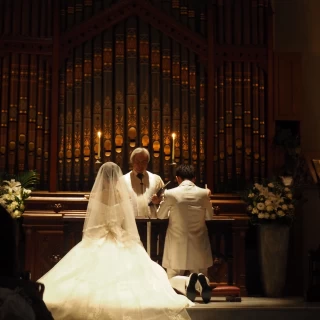 チャペルでのお祈りシーン
