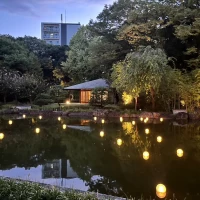 会場内の庭