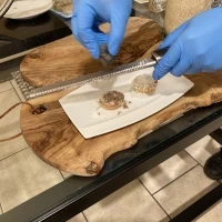 目の前で削られるトリュフ　季節による