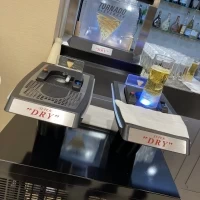 挙式から披露宴の間　ビール