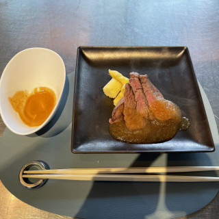 試食。お肉を目の前で焼いてくれました。