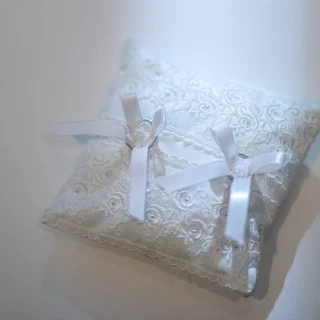 式場が無料で貸し出してくれたリングピロー