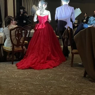 披露宴会場にてお色直し後の入場